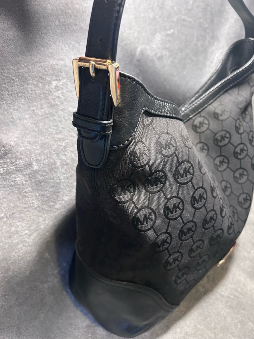 Michael Kors Millbrook Hobo w/ Monogram Canvas & Leather Trim - Picture 5 of 8